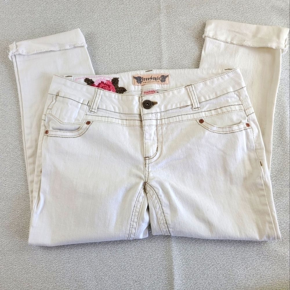 Freestyle Jrs Size 13 Ivory Stretch Denim Raw Hem Cropped Capri Jeans